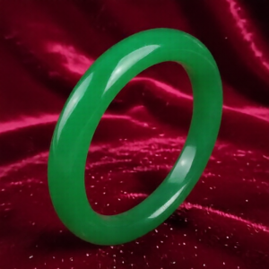 Emerald bracelet with a full green hue